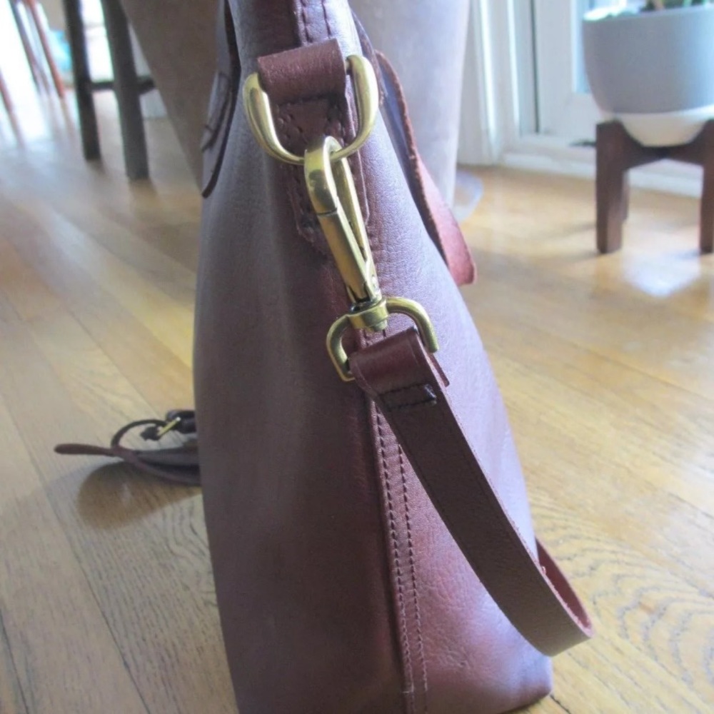 Women's Leather Tote Bag in Burgundy - Picture 4 of 8